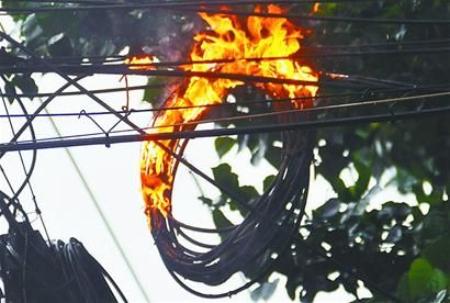電力電纜爆炸起火